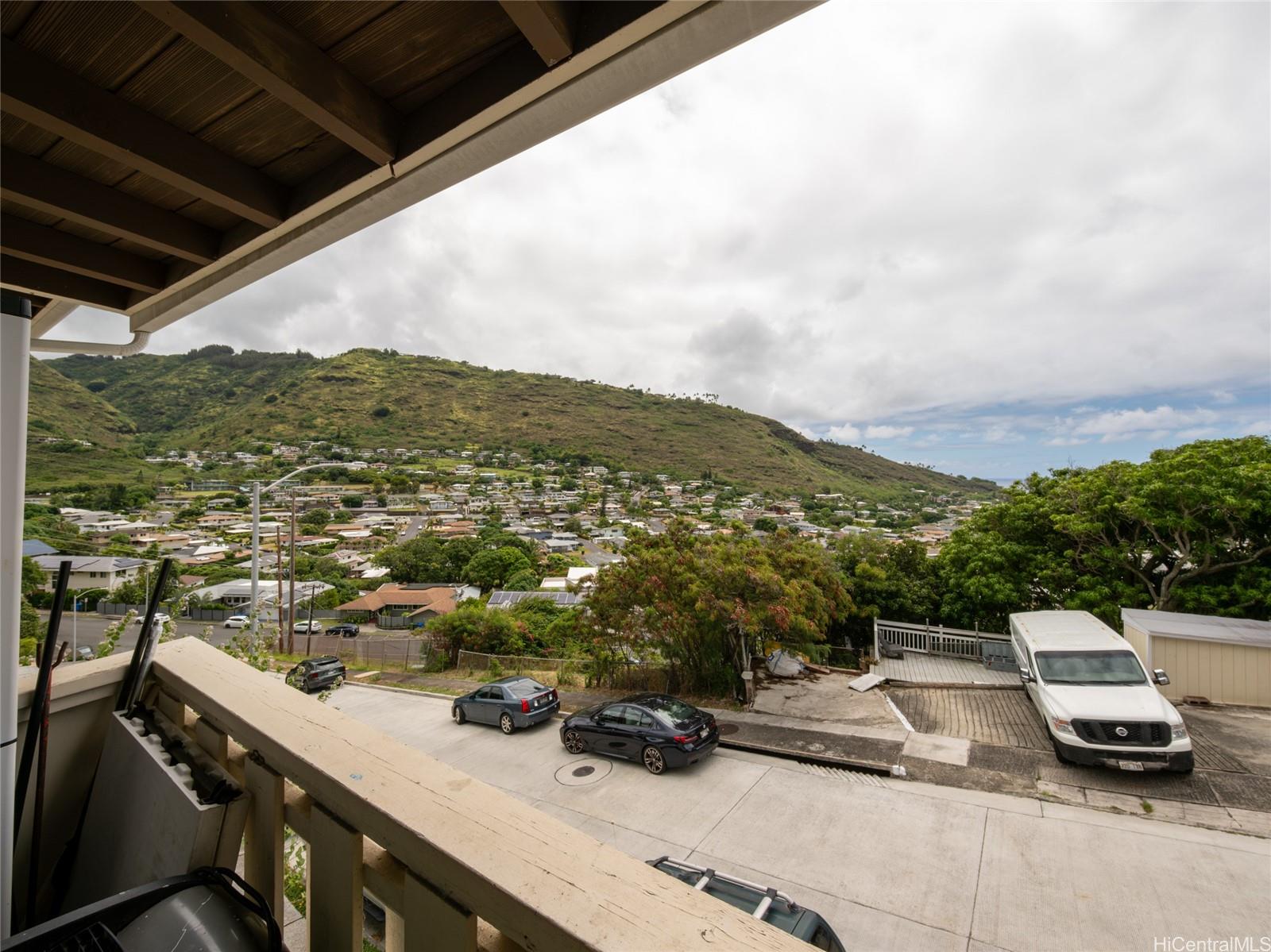 658  Aipuni Street Aina Haina Area, Diamond Head home - photo 3 of 23