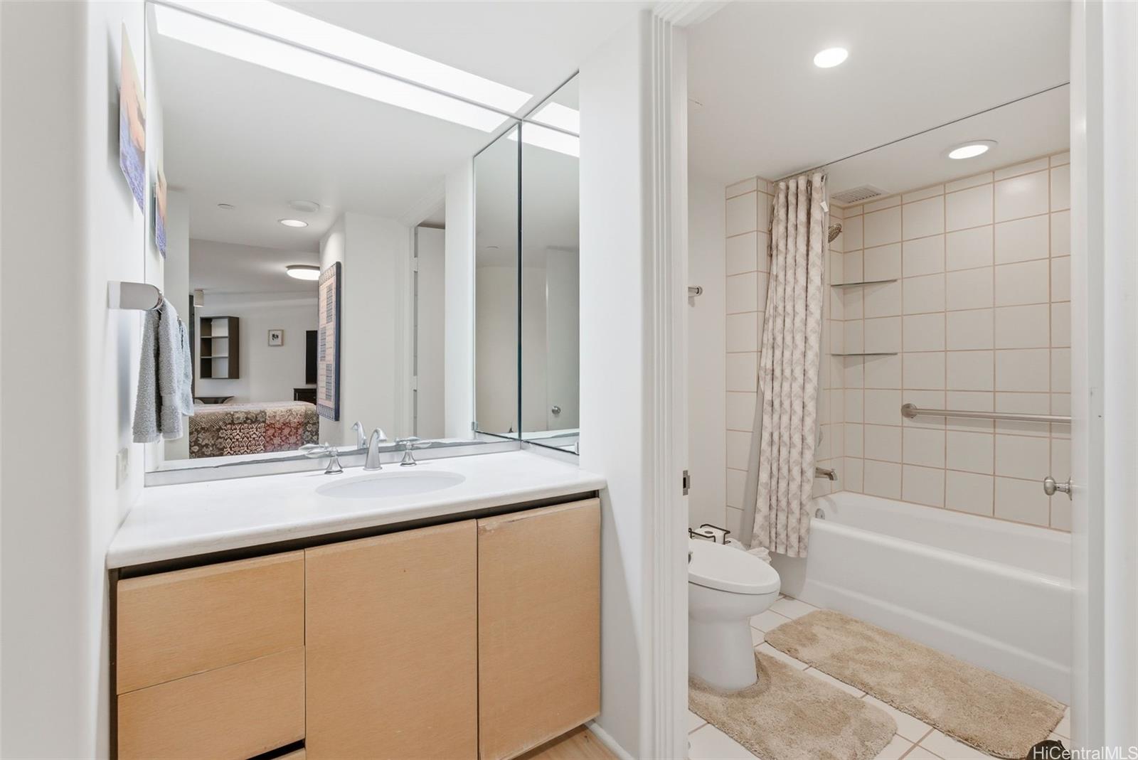 66 Queen Street Honolulu - Rental - photo 15 of 24