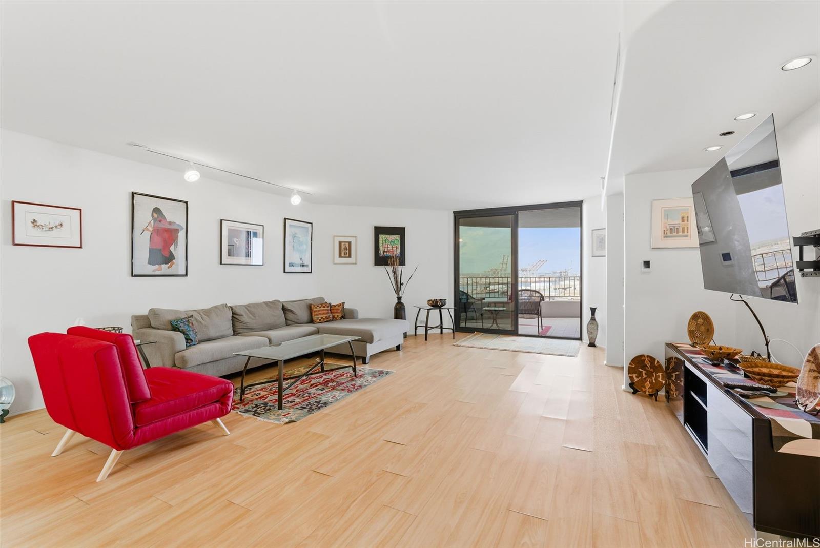 66 Queen Street Honolulu - Rental - photo 3 of 24