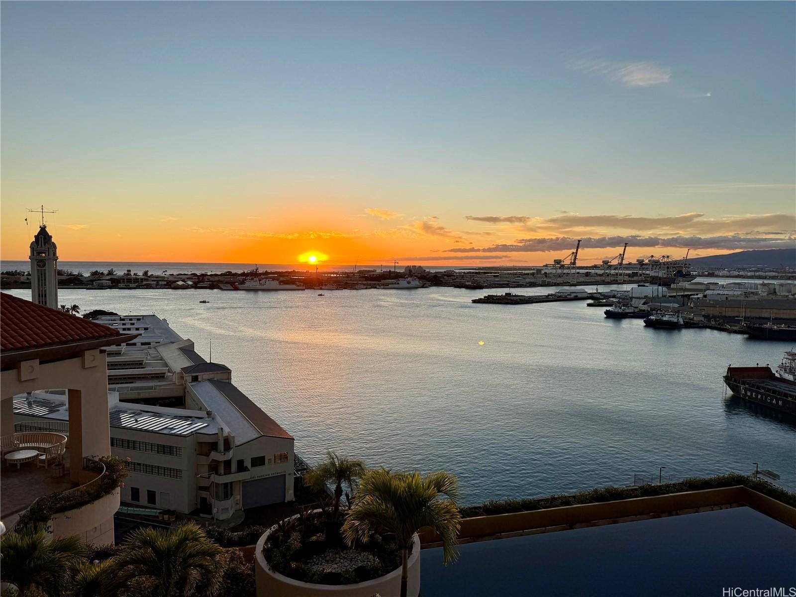 Harbor Court condo # 1703, Honolulu, Hawaii - photo 3 of 25