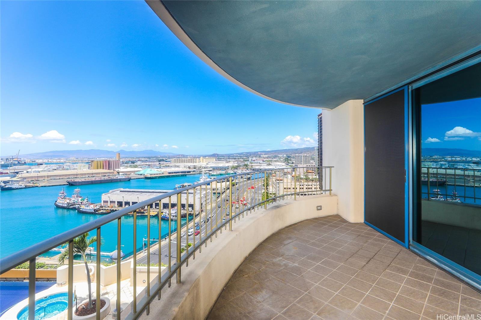 Harbor Court condo # 1704, Honolulu, Hawaii - photo 2 of 25