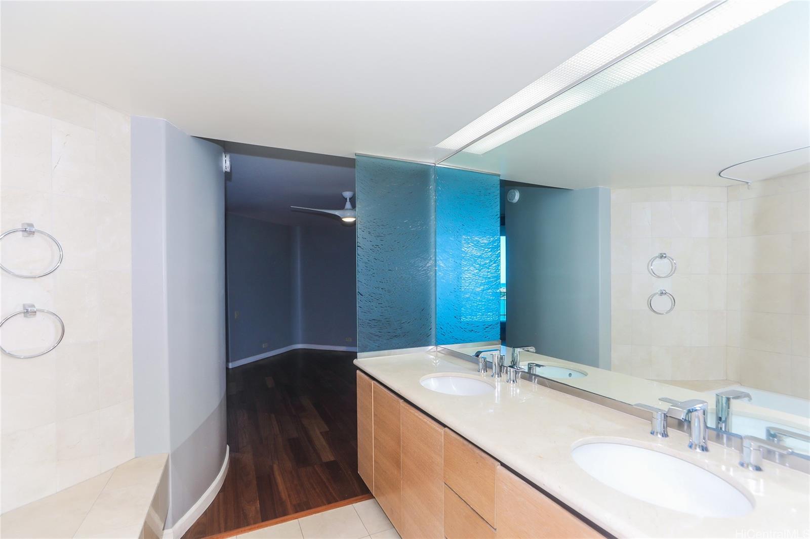 Harbor Court condo # 1704, Honolulu, Hawaii - photo 13 of 25