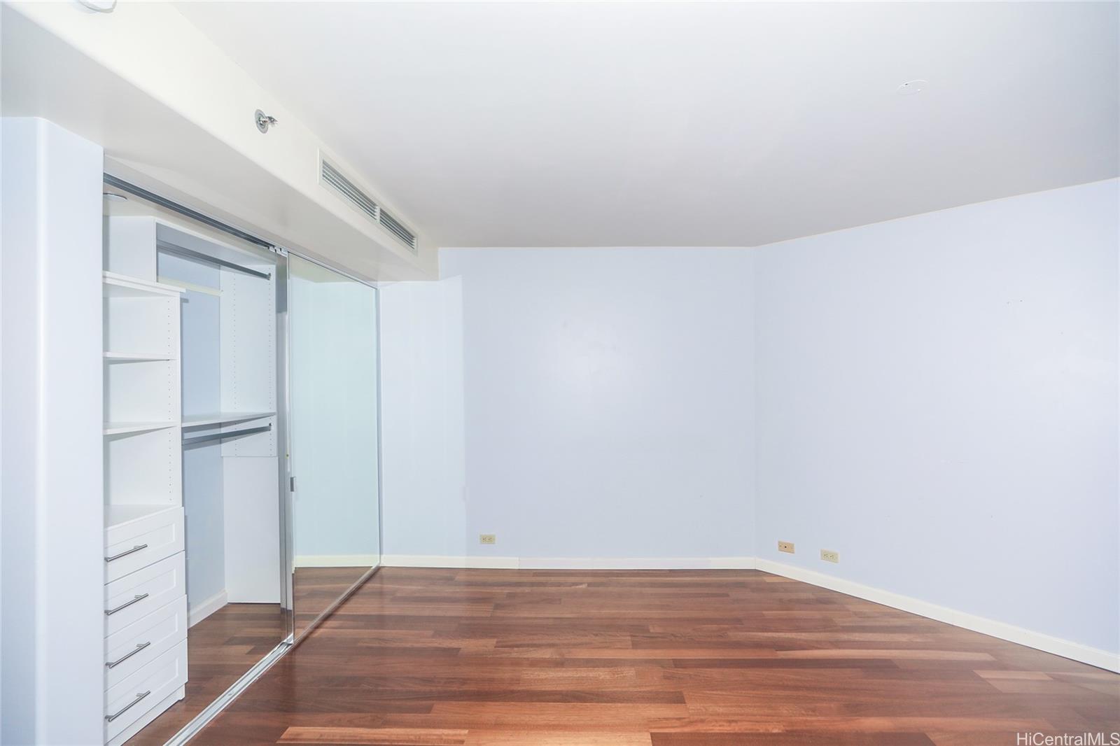 Harbor Court condo # 1704, Honolulu, Hawaii - photo 16 of 25