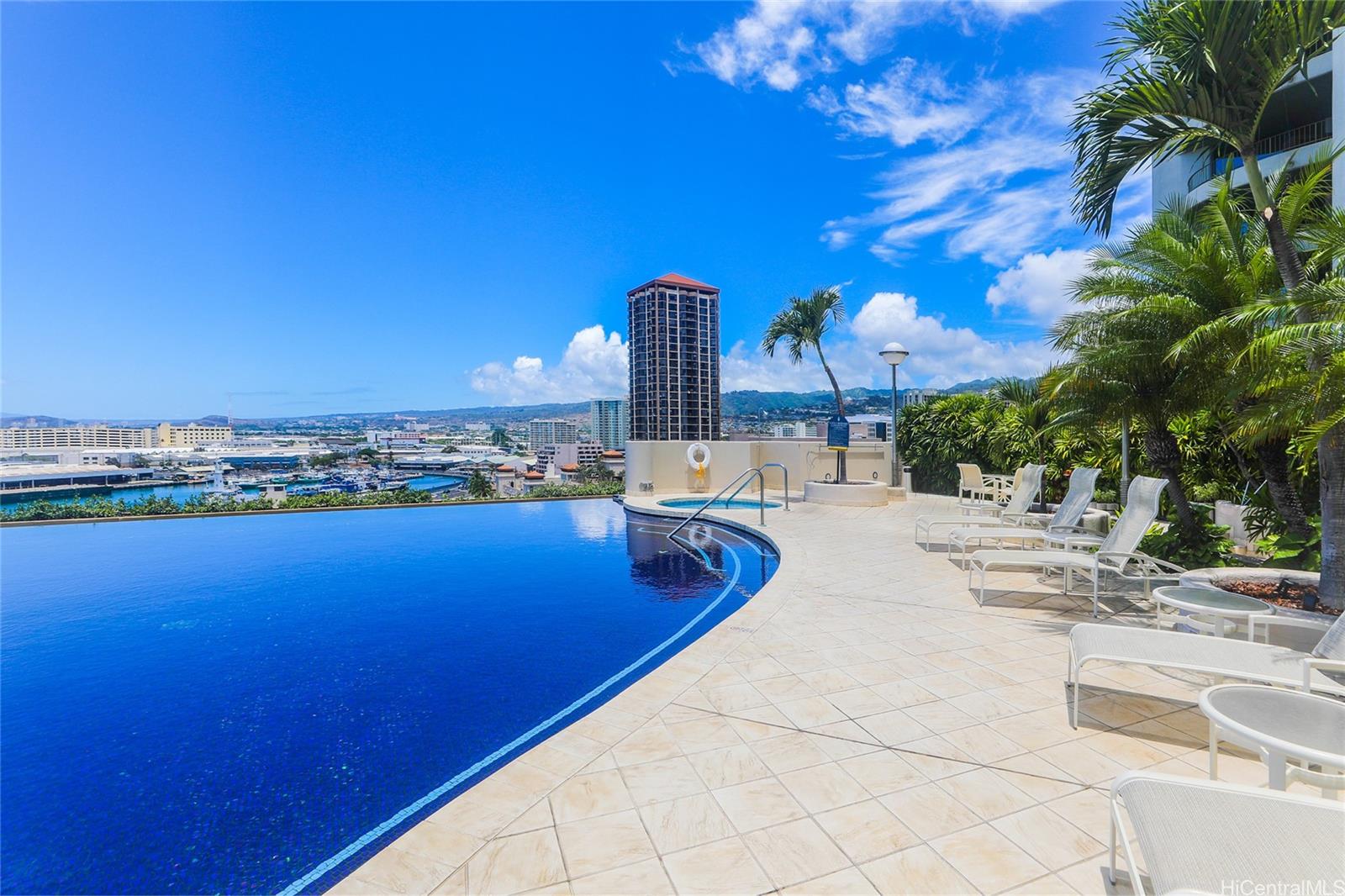 Harbor Court condo # 1704, Honolulu, Hawaii - photo 20 of 25