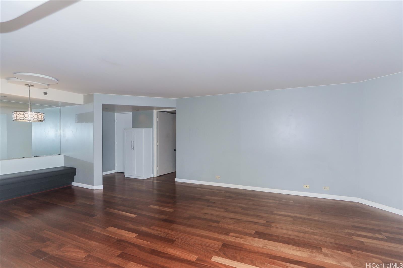 Harbor Court condo # 1704, Honolulu, Hawaii - photo 5 of 25