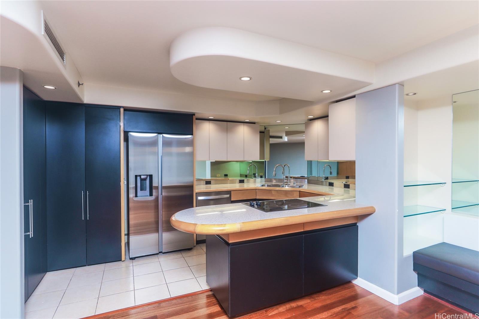 Harbor Court condo # 1704, Honolulu, Hawaii - photo 6 of 25