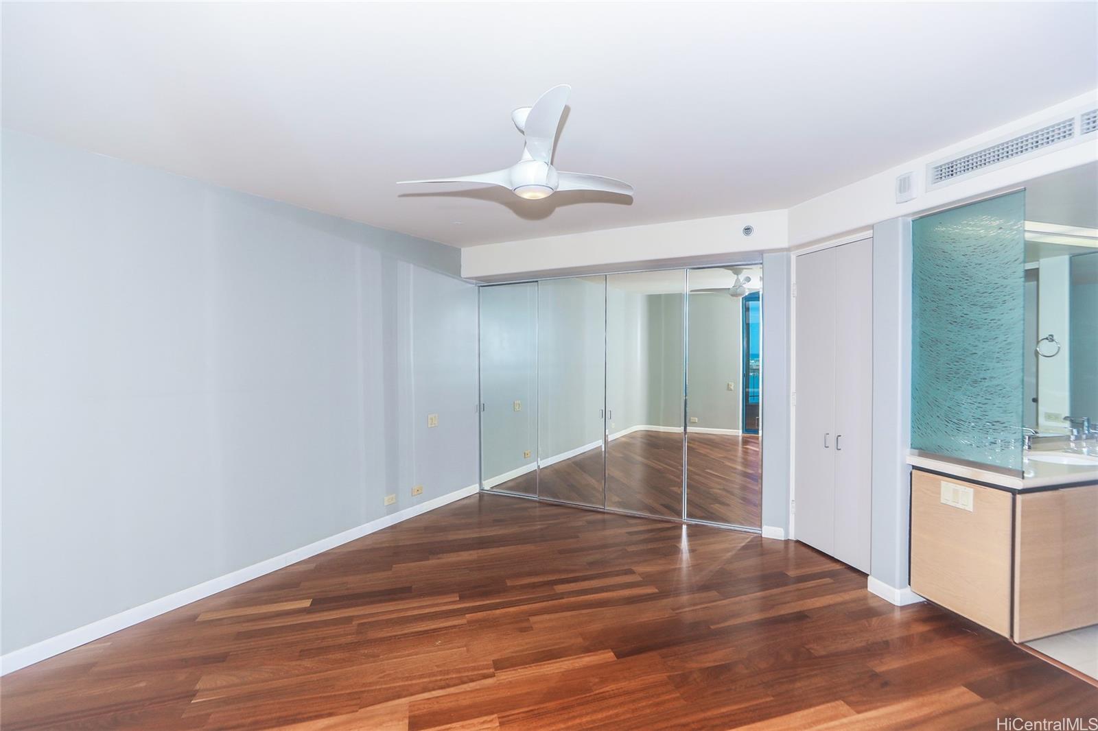 Harbor Court condo # 1704, Honolulu, Hawaii - photo 10 of 25