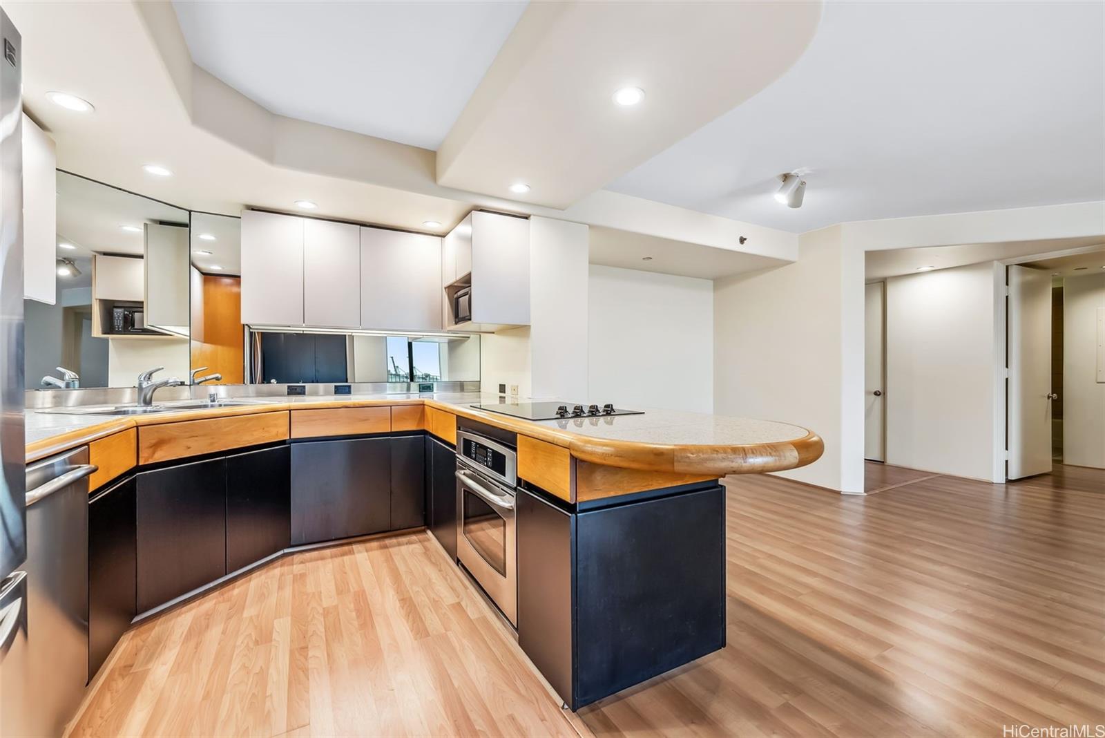 Harbor Court condo # 1903, Honolulu, Hawaii - photo 3 of 25