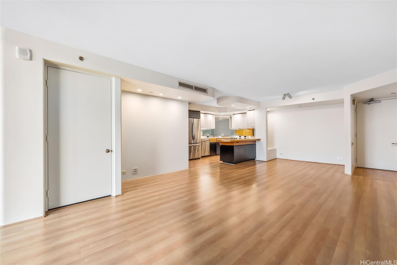 Harbor Court condo # 1903, Honolulu, Hawaii - photo 6 of 25