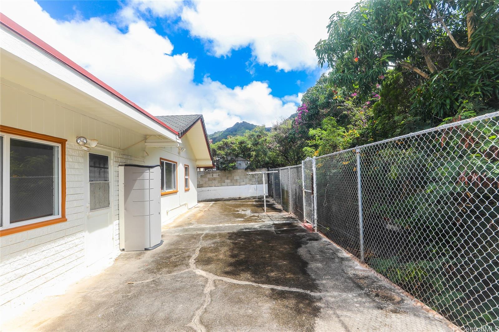 665  Hahaione Street Hahaione-lower, Hawaii Kai home - photo 21 of 22