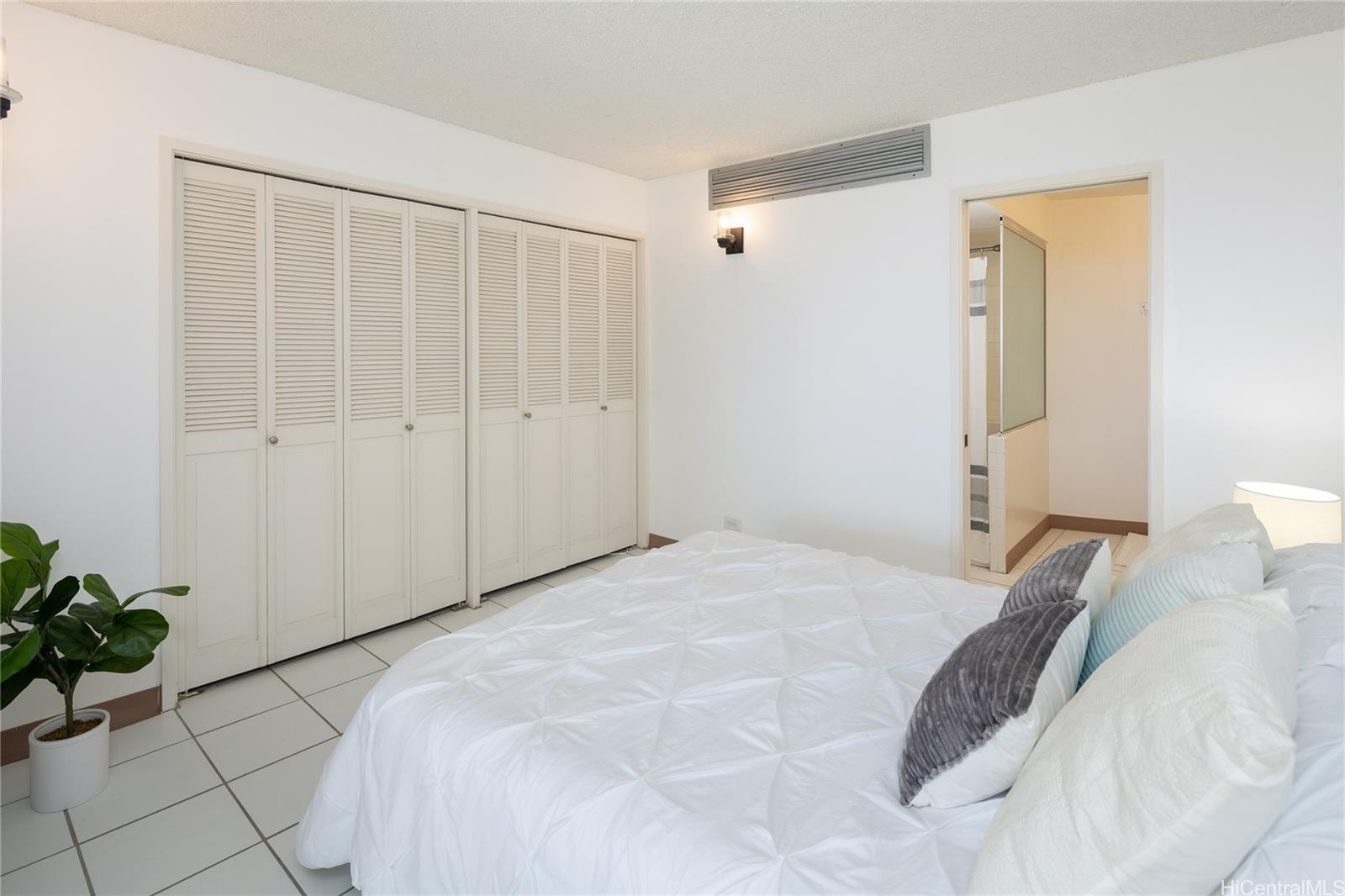 Heritage House Hawaii-Kai condo # 1704, Honolulu, Hawaii - photo 12 of 23