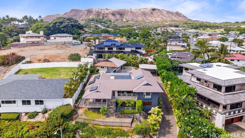 676  Elepaio Street Kahala Area, Diamond Head home - photo 23 of 25