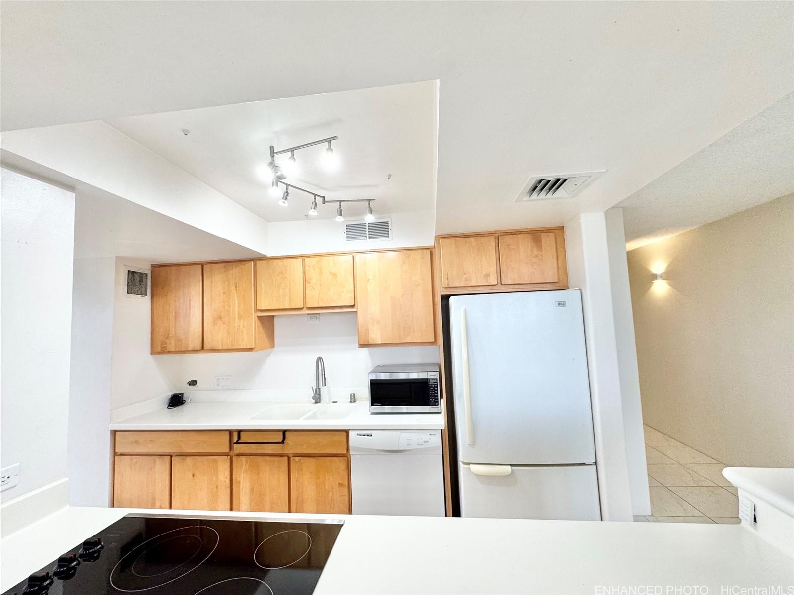 Plaza Hawaii Kai condo # 402, Honolulu, Hawaii - photo 5 of 25