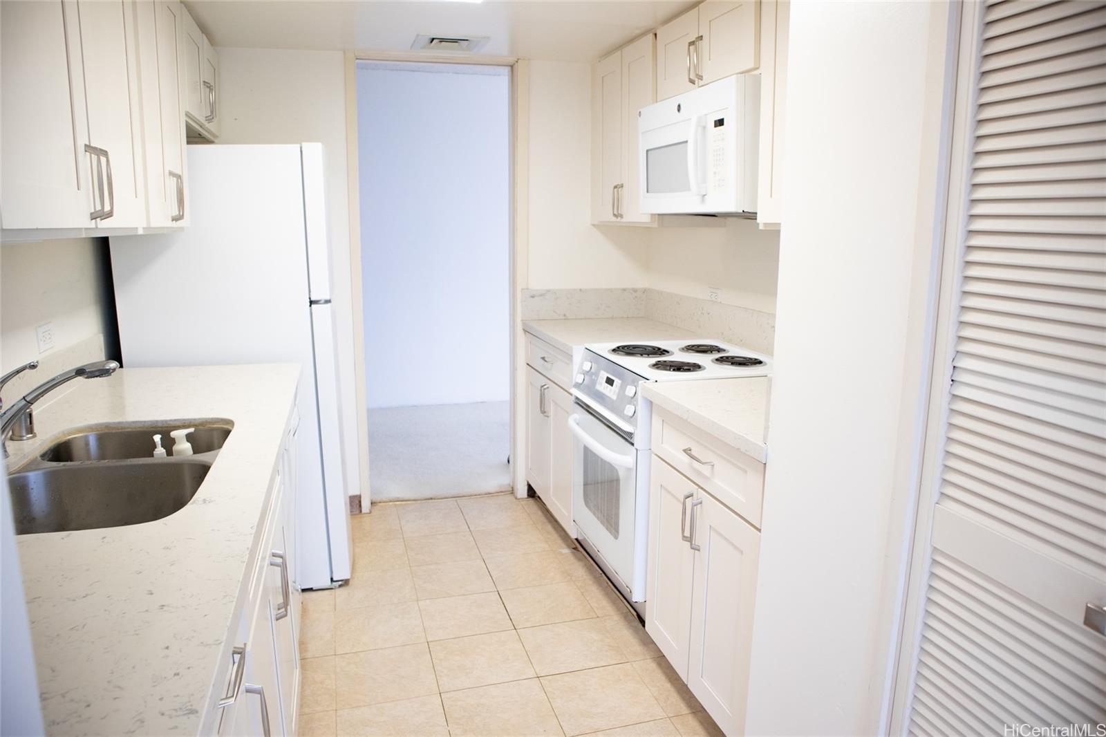 Plaza Hawaii Kai condo # 502, Honolulu, Hawaii - photo 6 of 14