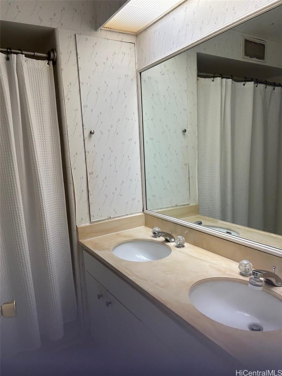 Plaza Hawaii Kai condo # 506, Honolulu, Hawaii - photo 3 of 16