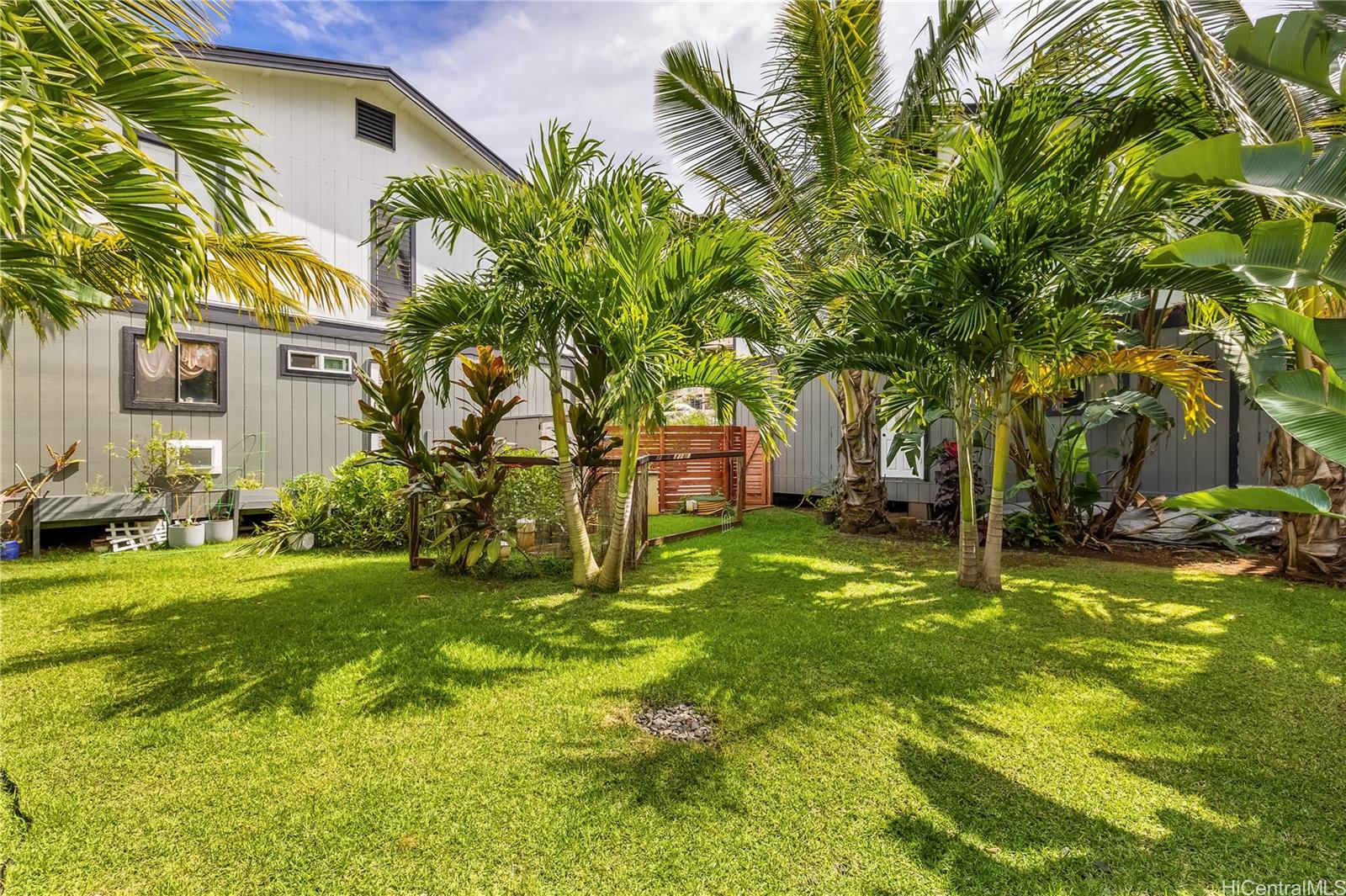 Waialua Palms condo # B, Waialua, Hawaii - photo 2 of 25