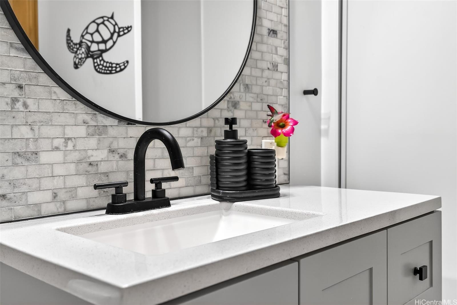 Mokuleia Sands condo # 212, Waialua, Hawaii - photo 15 of 25