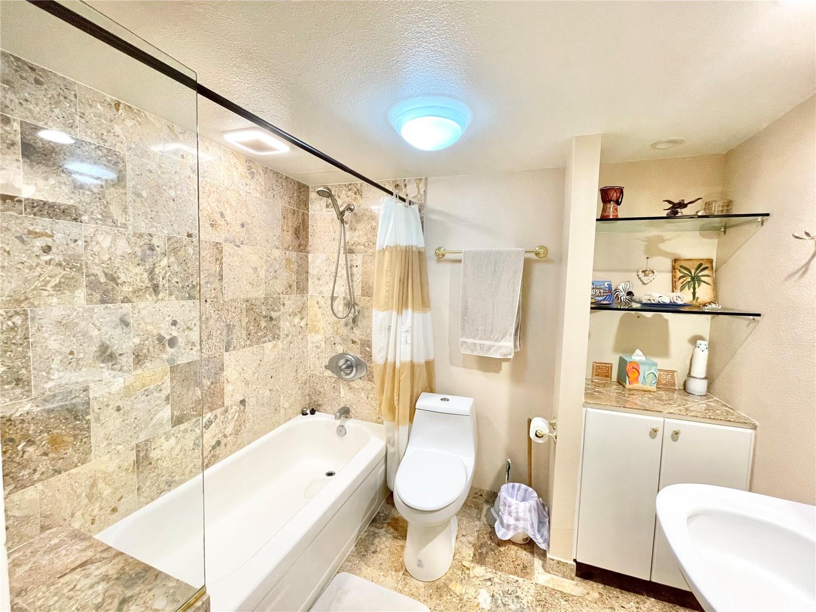 Sunset Shores condo # 403, Waialua, Hawaii - photo 13 of 17