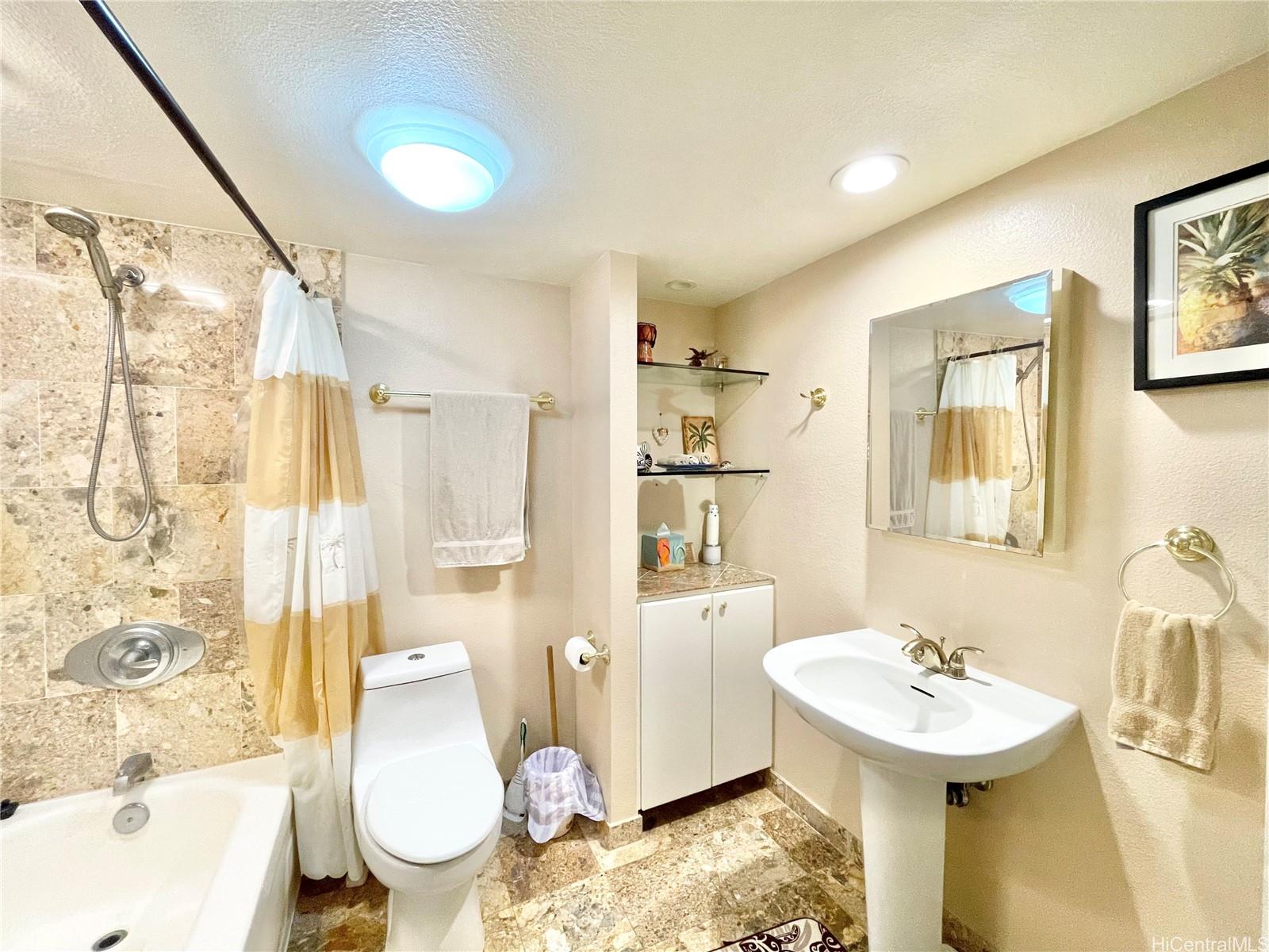 Sunset Shores condo # 403, Waialua, Hawaii - photo 14 of 17