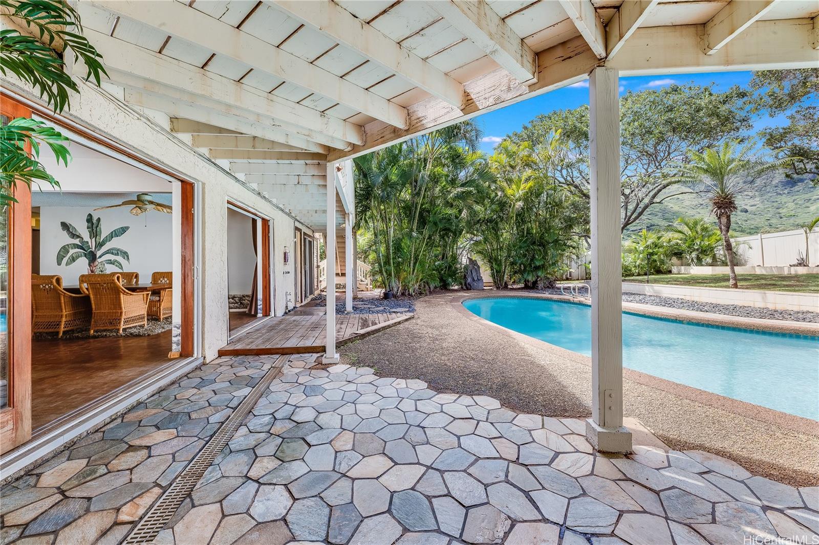 6815  Niumalu Loop Mariners Cove, Hawaii Kai home - photo 4 of 22