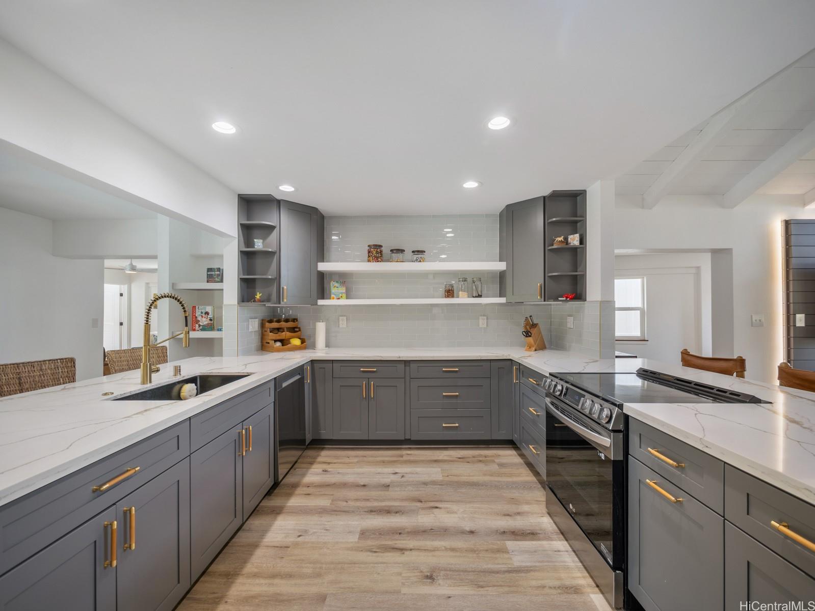 6815  Niumalu Loop Mariners Cove, Hawaii Kai home - photo 11 of 25