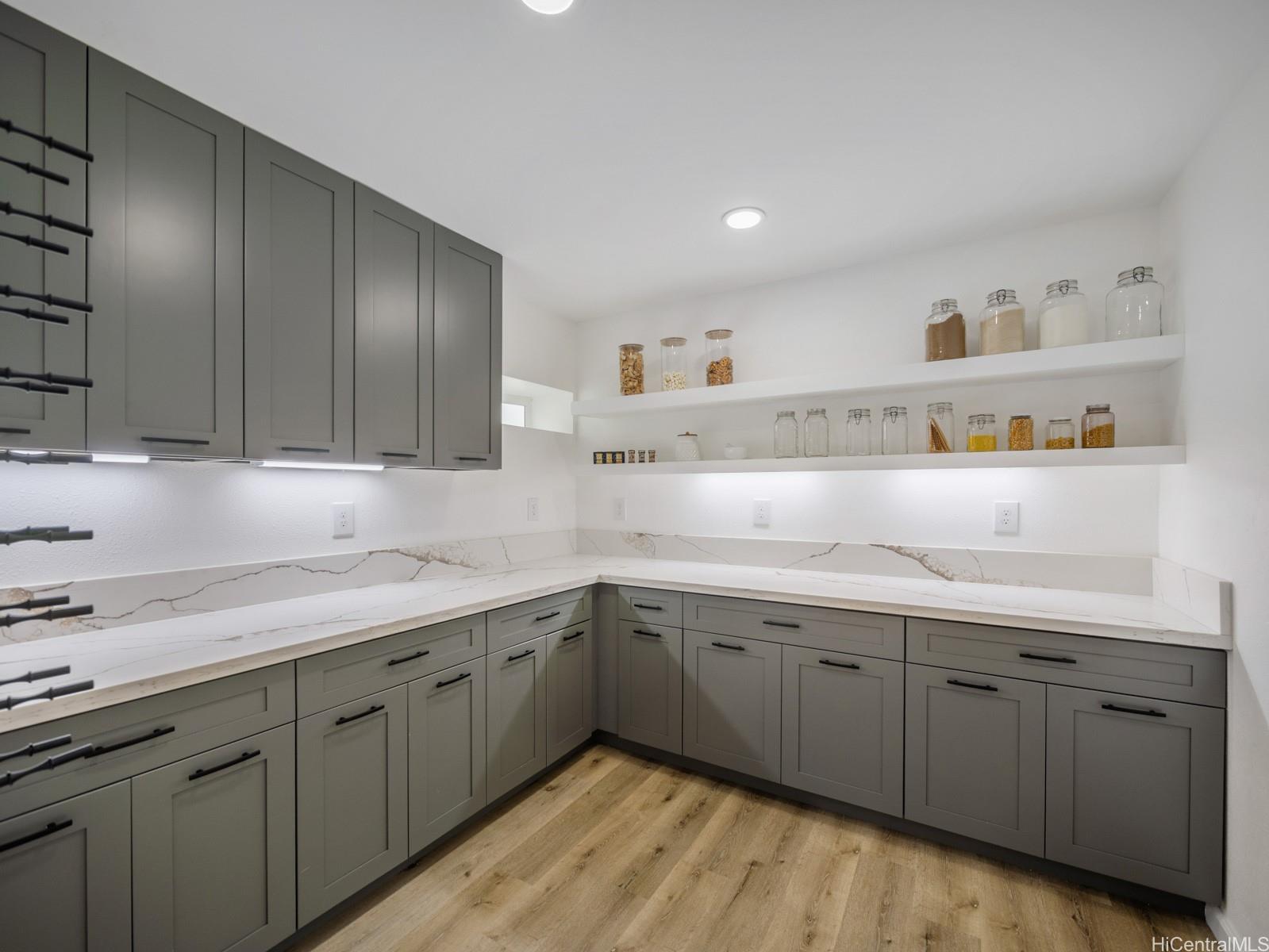 6815  Niumalu Loop Mariners Cove, Hawaii Kai home - photo 12 of 25