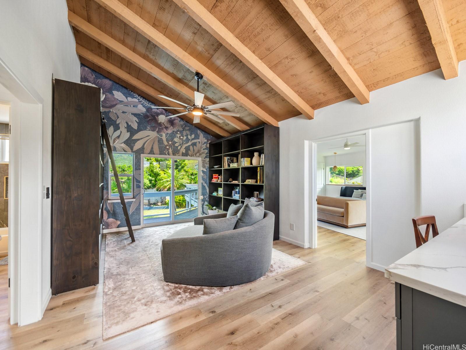 6815  Niumalu Loop Mariners Cove, Hawaii Kai home - photo 17 of 25