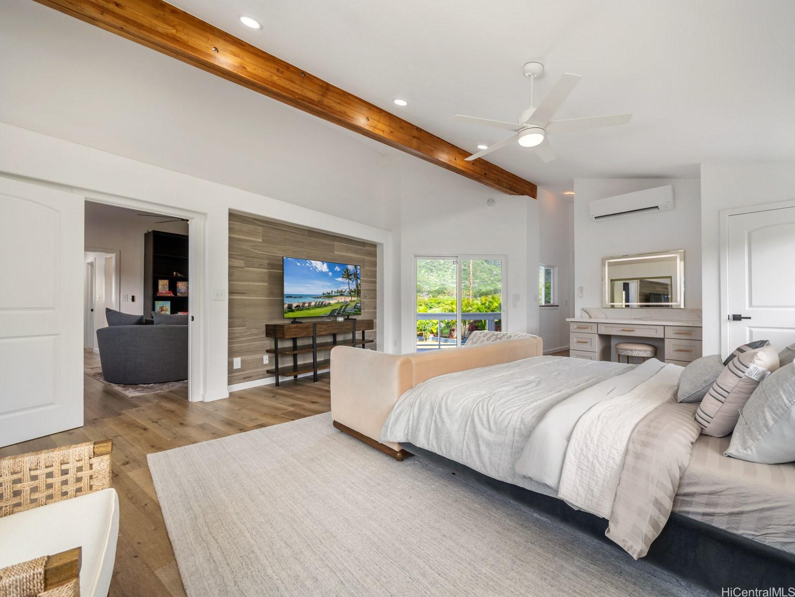 6815  Niumalu Loop Mariners Cove, Hawaii Kai home - photo 19 of 25