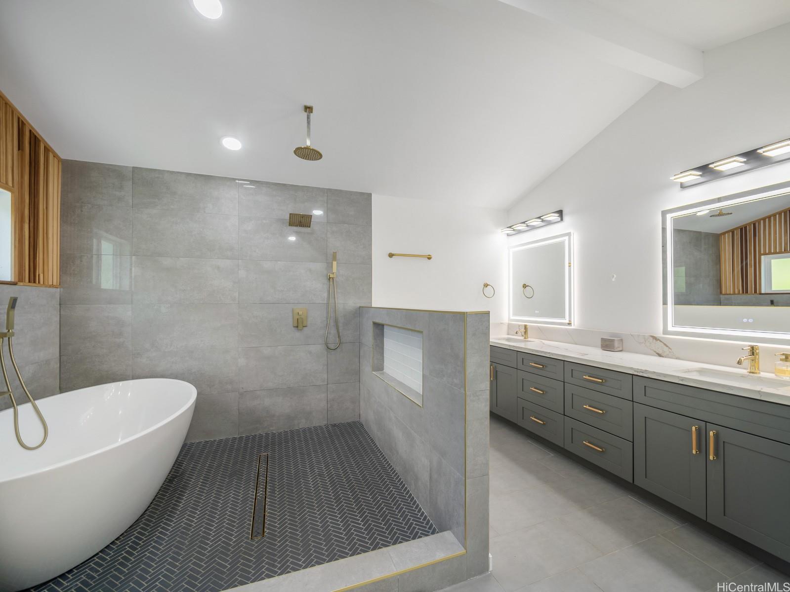 6815  Niumalu Loop Mariners Cove, Hawaii Kai home - photo 21 of 25