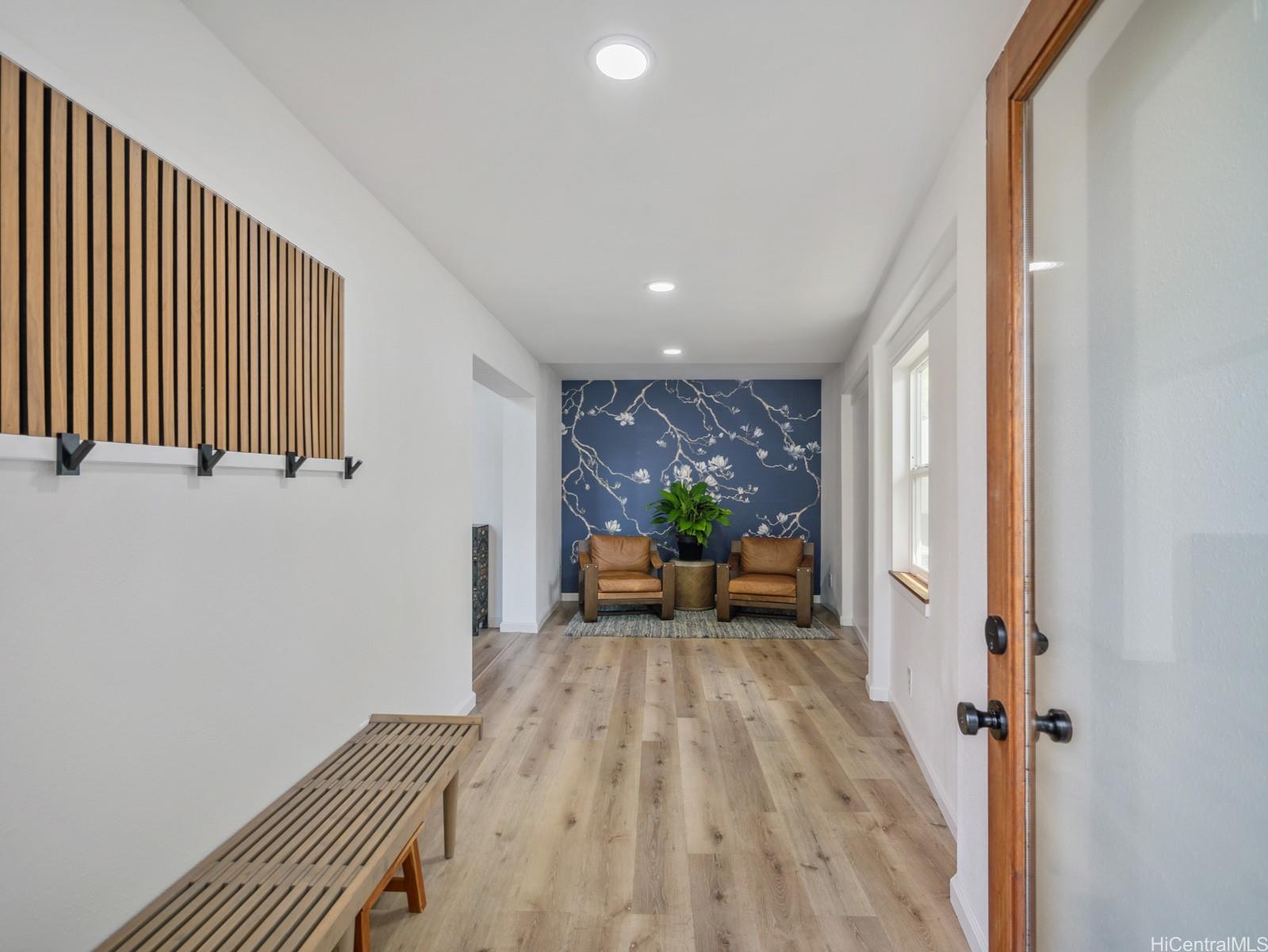 6815  Niumalu Loop Mariners Cove, Hawaii Kai home - photo 4 of 25