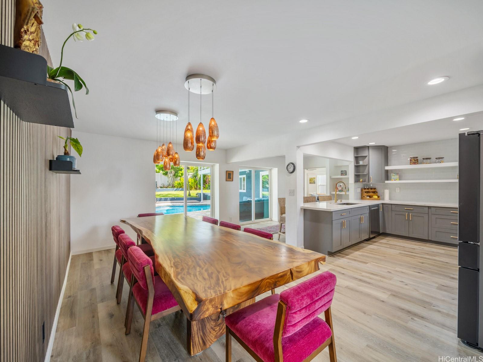 6815  Niumalu Loop Mariners Cove, Hawaii Kai home - photo 7 of 25