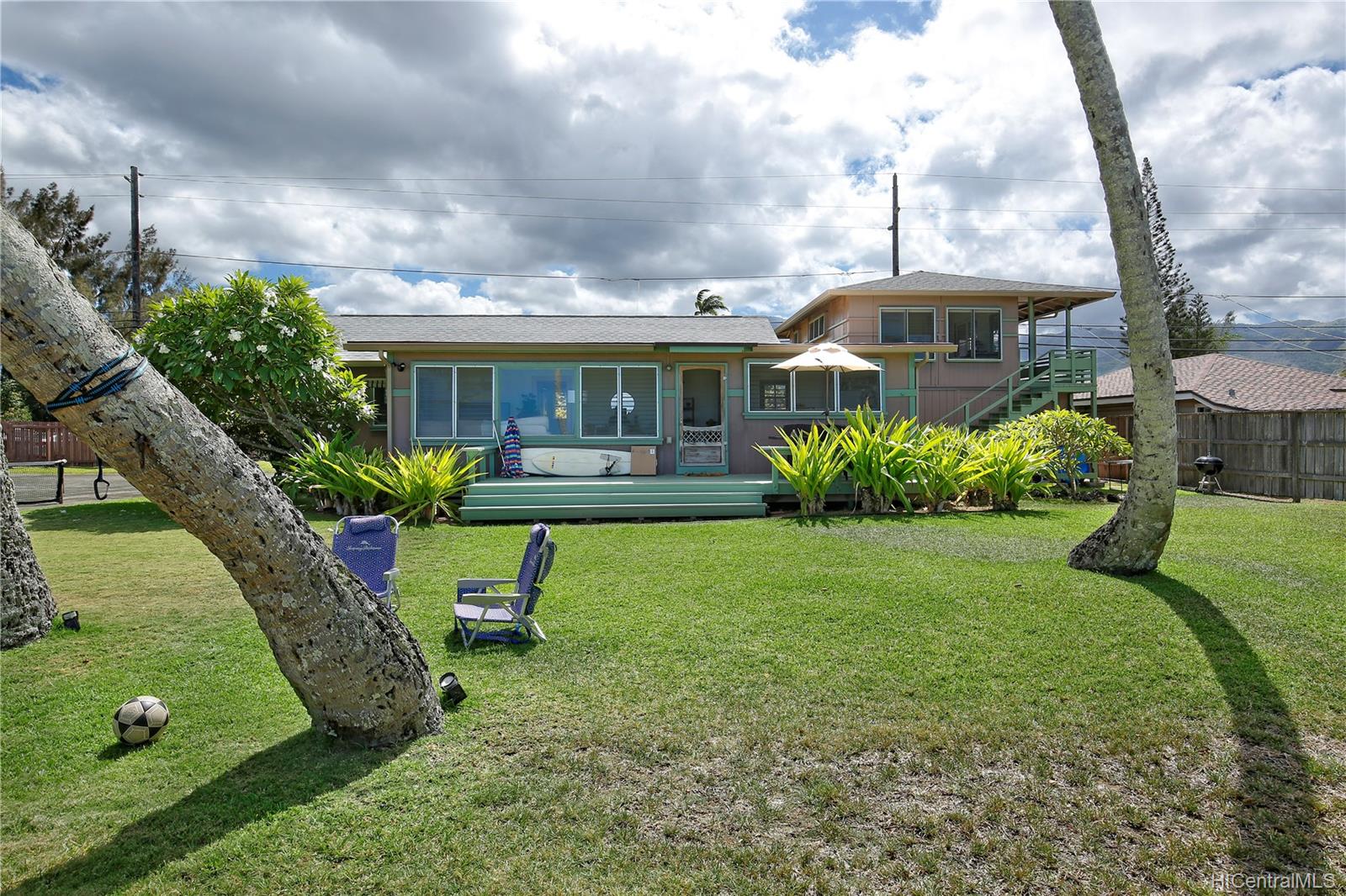 68445 Crozier Drive , Waialua, Hi 96791 Beachfront living! Mokuleia