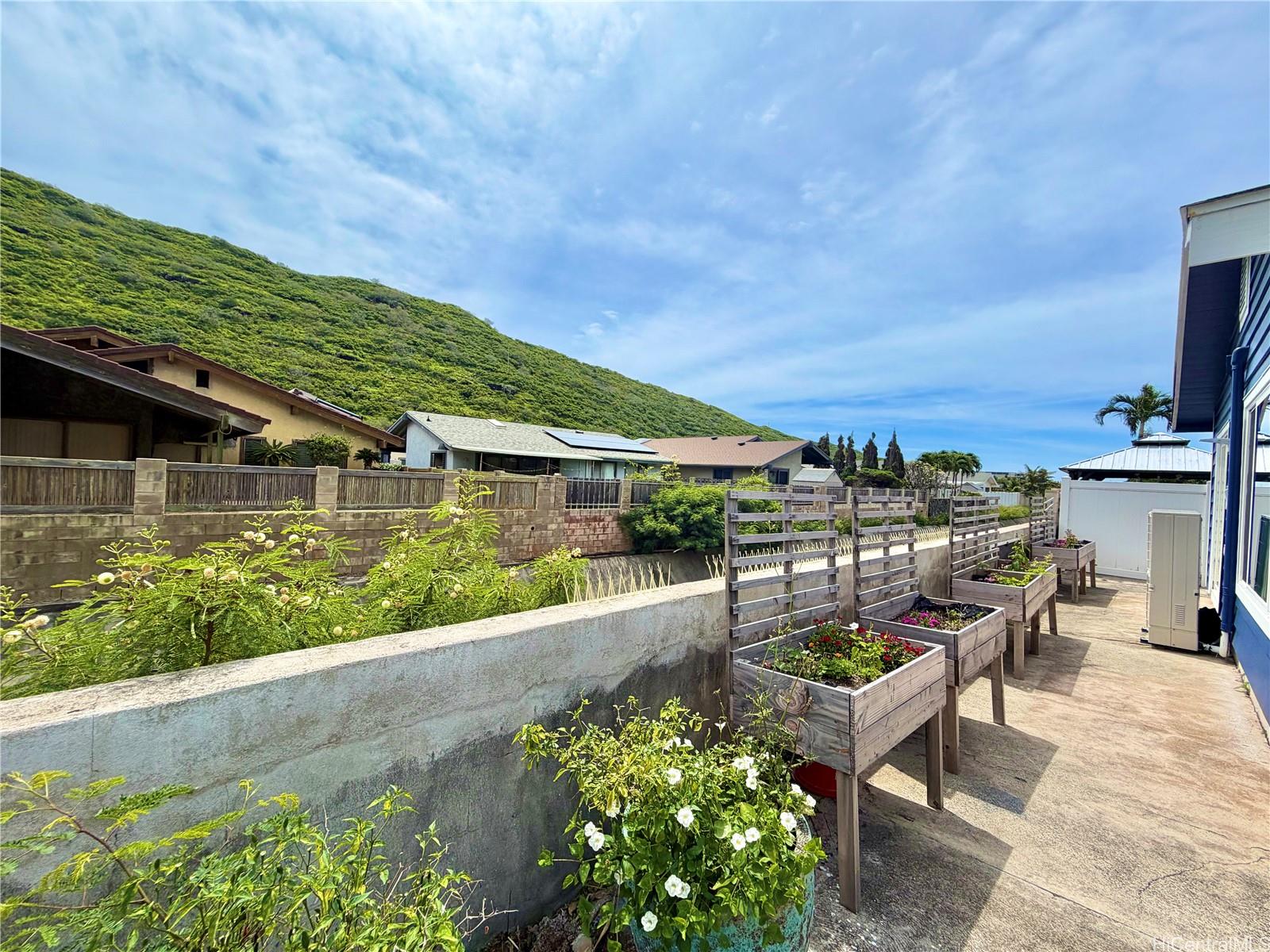 685  Kealahou Street Kalama Valley, Hawaii Kai home - photo 4 of 24