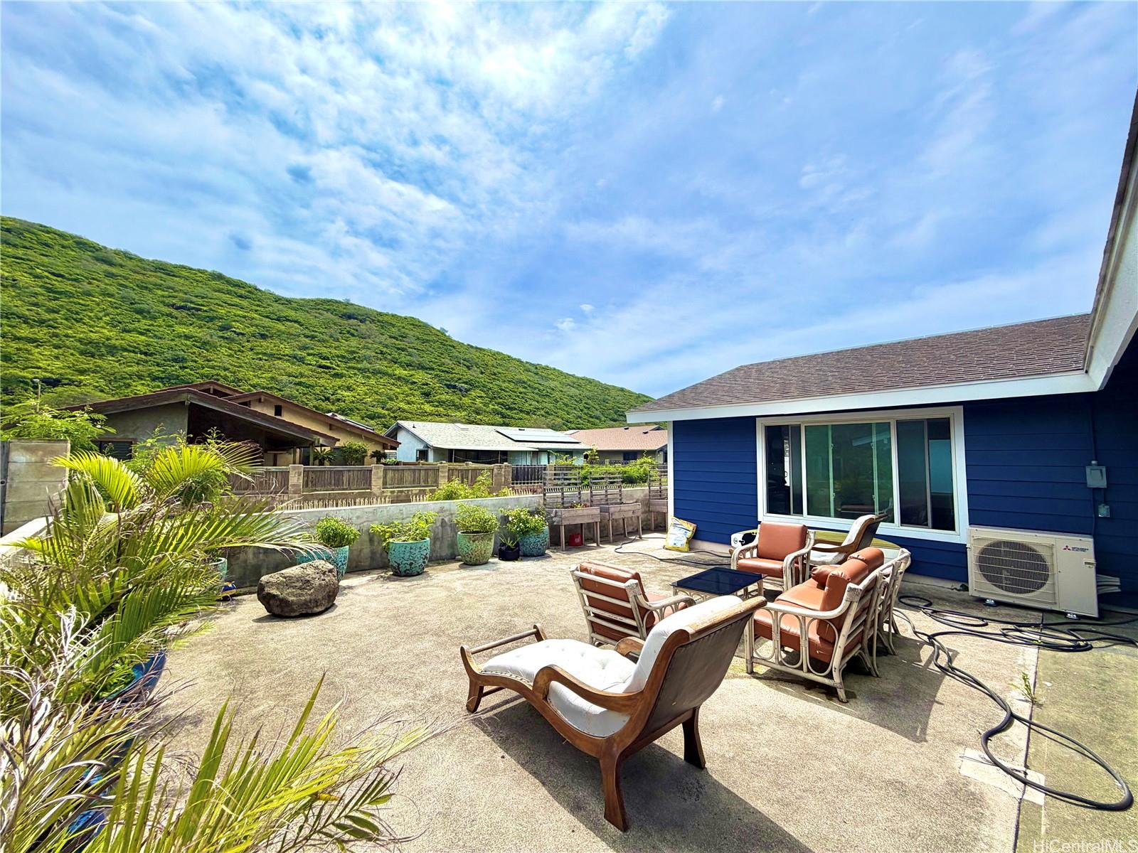 685  Kealahou Street Kalama Valley, Hawaii Kai home - photo 5 of 24