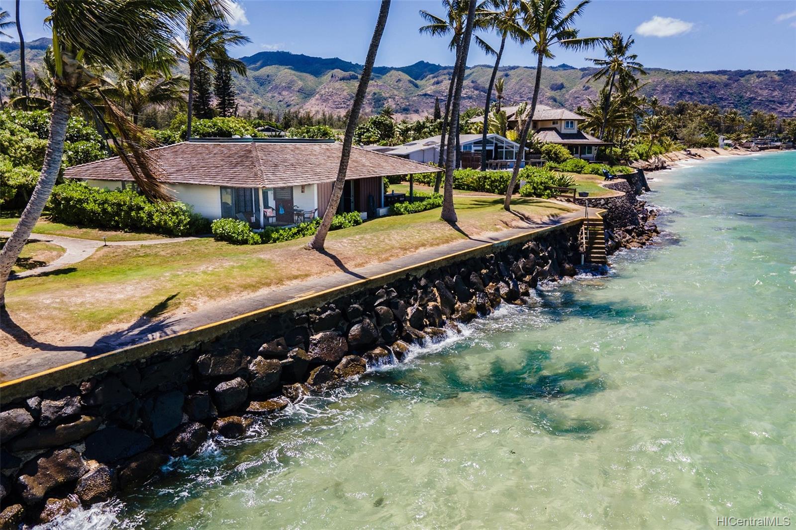 68-615 Farrington Hwy 15A, Waialua, Hi 96791 | Beachfront living! Mokuleia