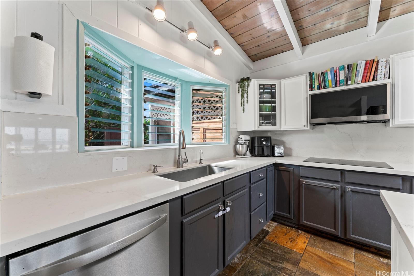 68-687  Farrington Hwy Mokuleia, North Shore home - photo 10 of 25