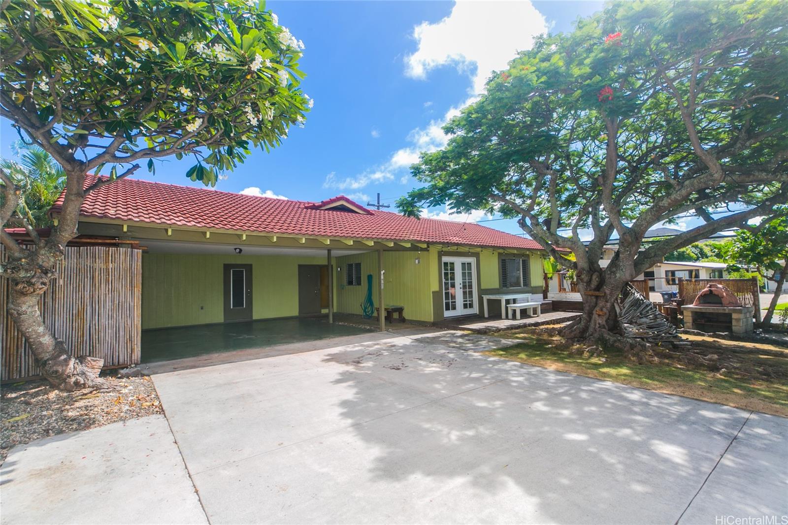 687  Akoakoa St Enchanted Lake, Kailua home - photo 2 of 24