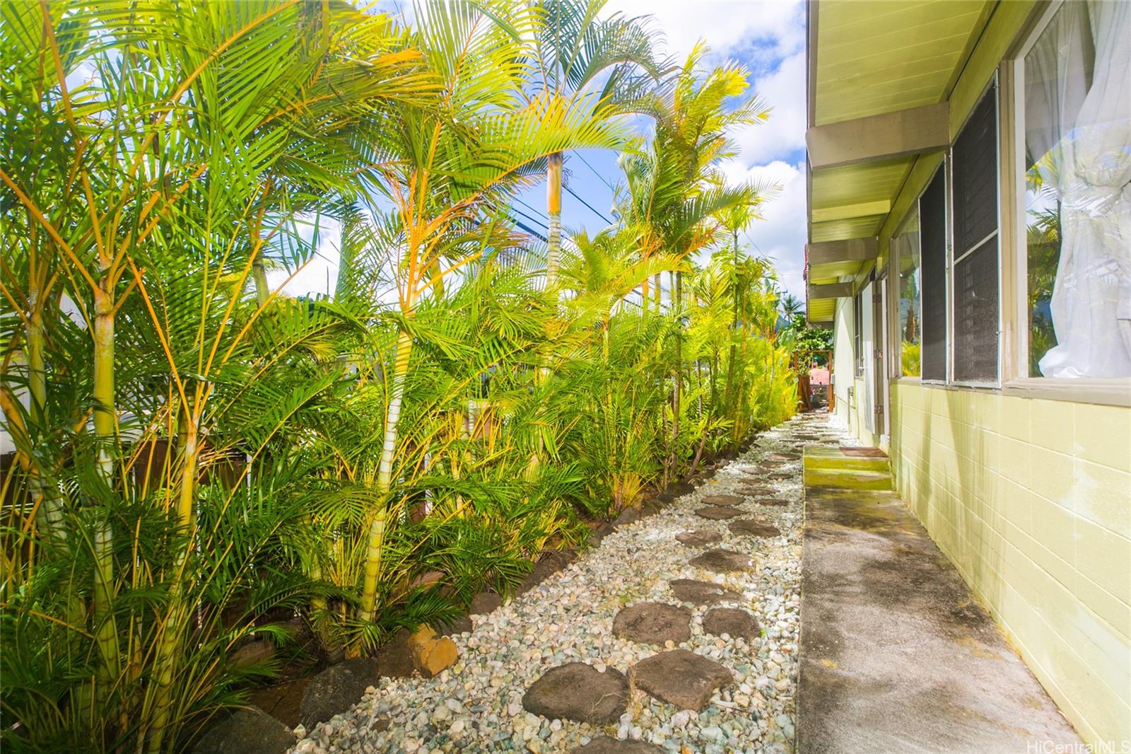 687  Akoakoa St Enchanted Lake, Kailua home - photo 7 of 24