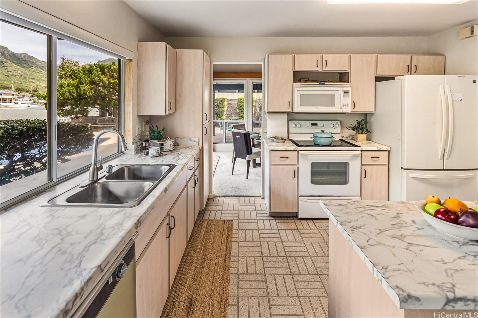 6889  Niumalu Loop Mariners Cove, Hawaii Kai home - photo 12 of 25