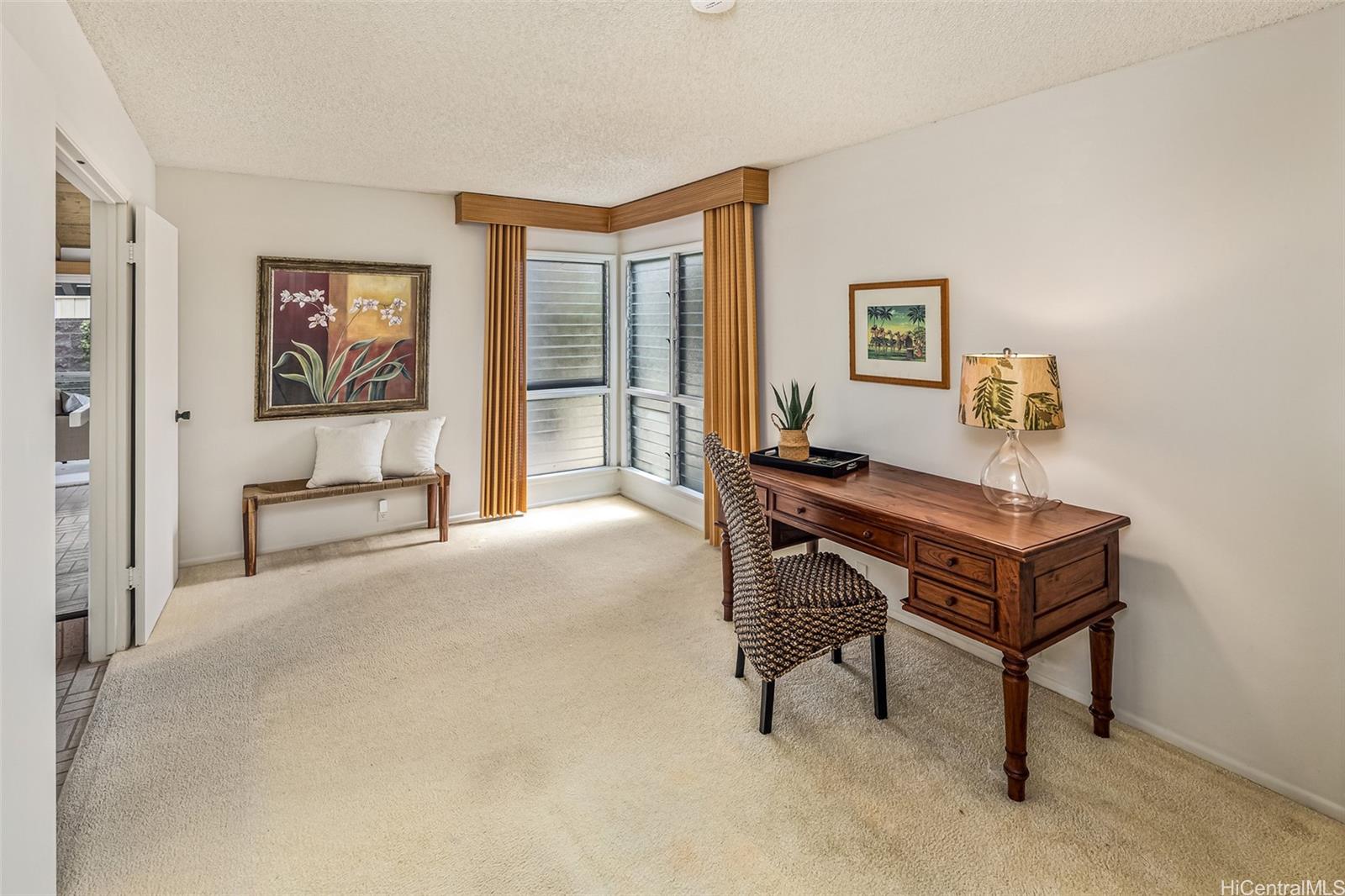 6889  Niumalu Loop Mariners Cove, Hawaii Kai home - photo 15 of 25