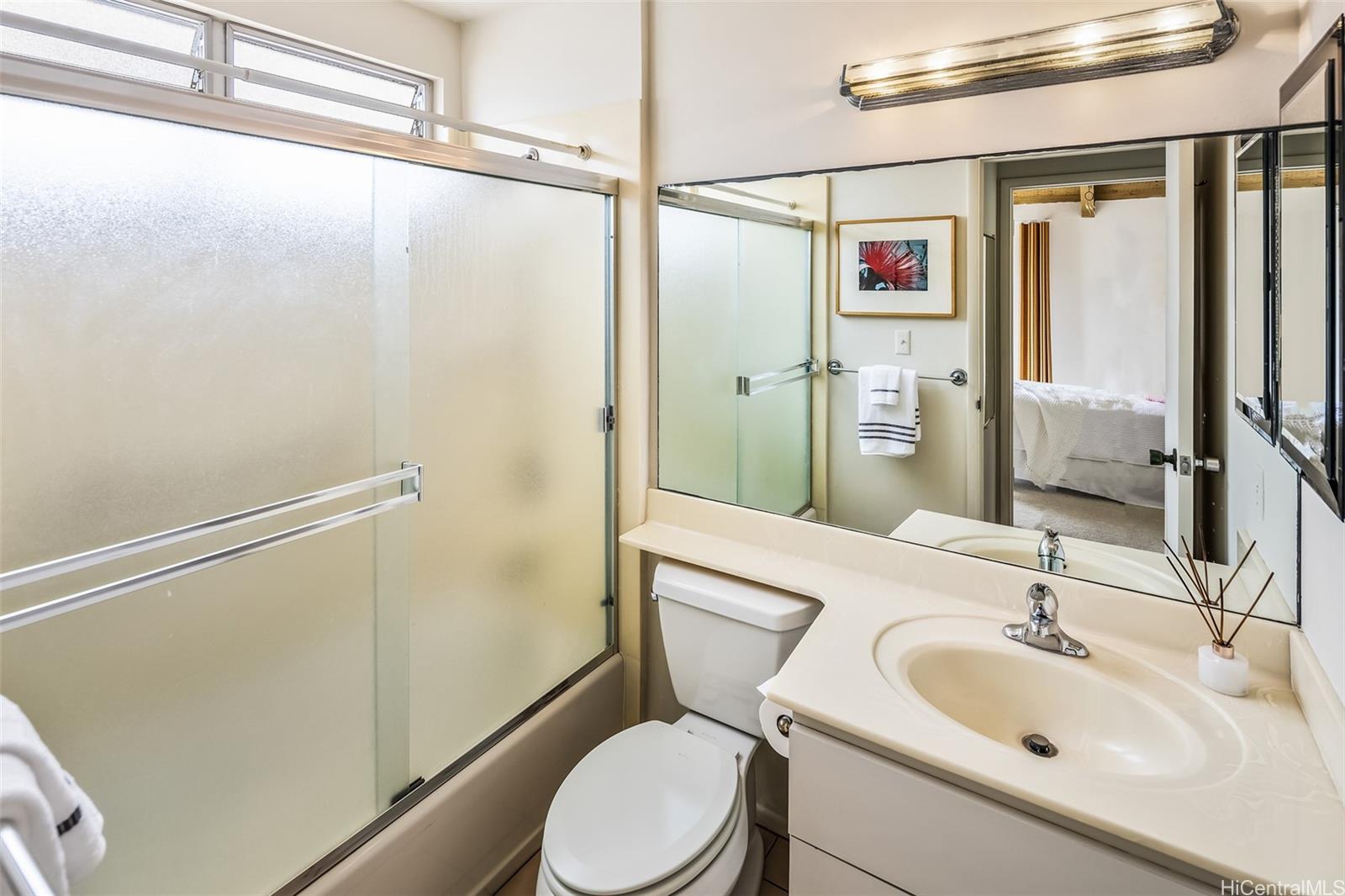 6889  Niumalu Loop Mariners Cove, Hawaii Kai home - photo 23 of 25