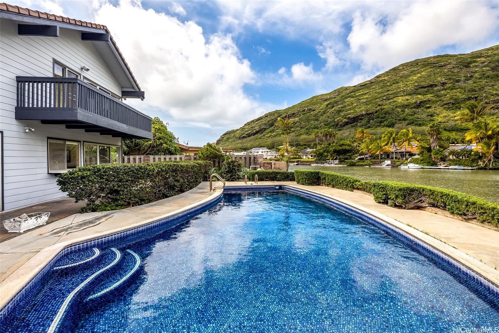 6889  Niumalu Loop Mariners Cove, Hawaii Kai home - photo 4 of 25