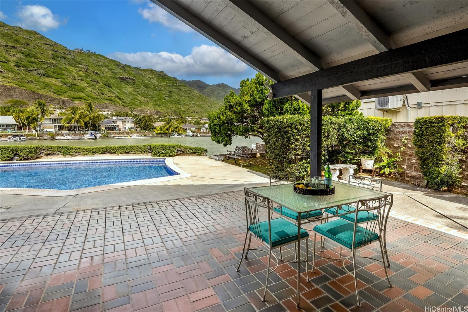 6889  Niumalu Loop Mariners Cove, Hawaii Kai home - photo 6 of 25