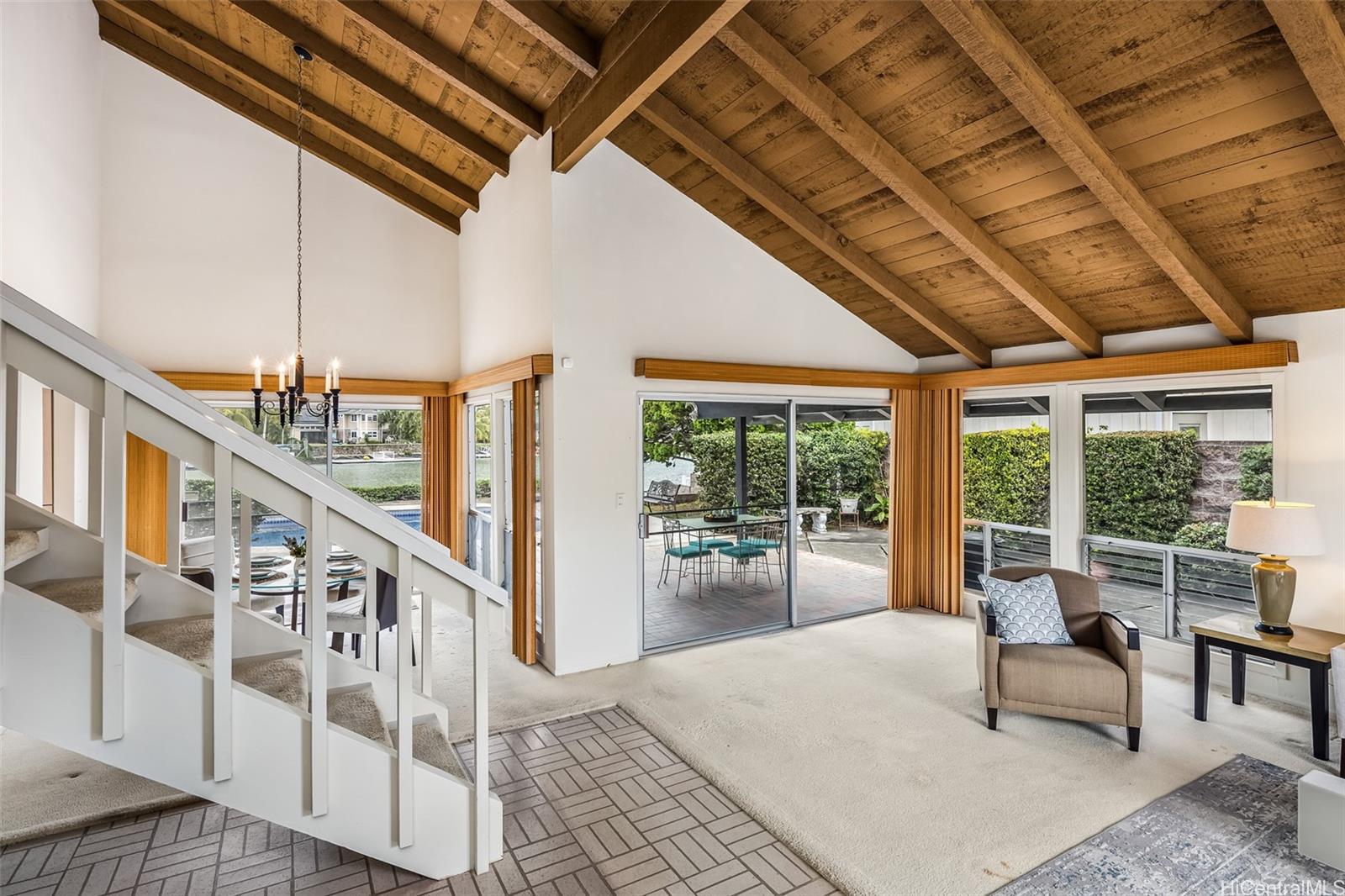 6889  Niumalu Loop Mariners Cove, Hawaii Kai home - photo 8 of 25