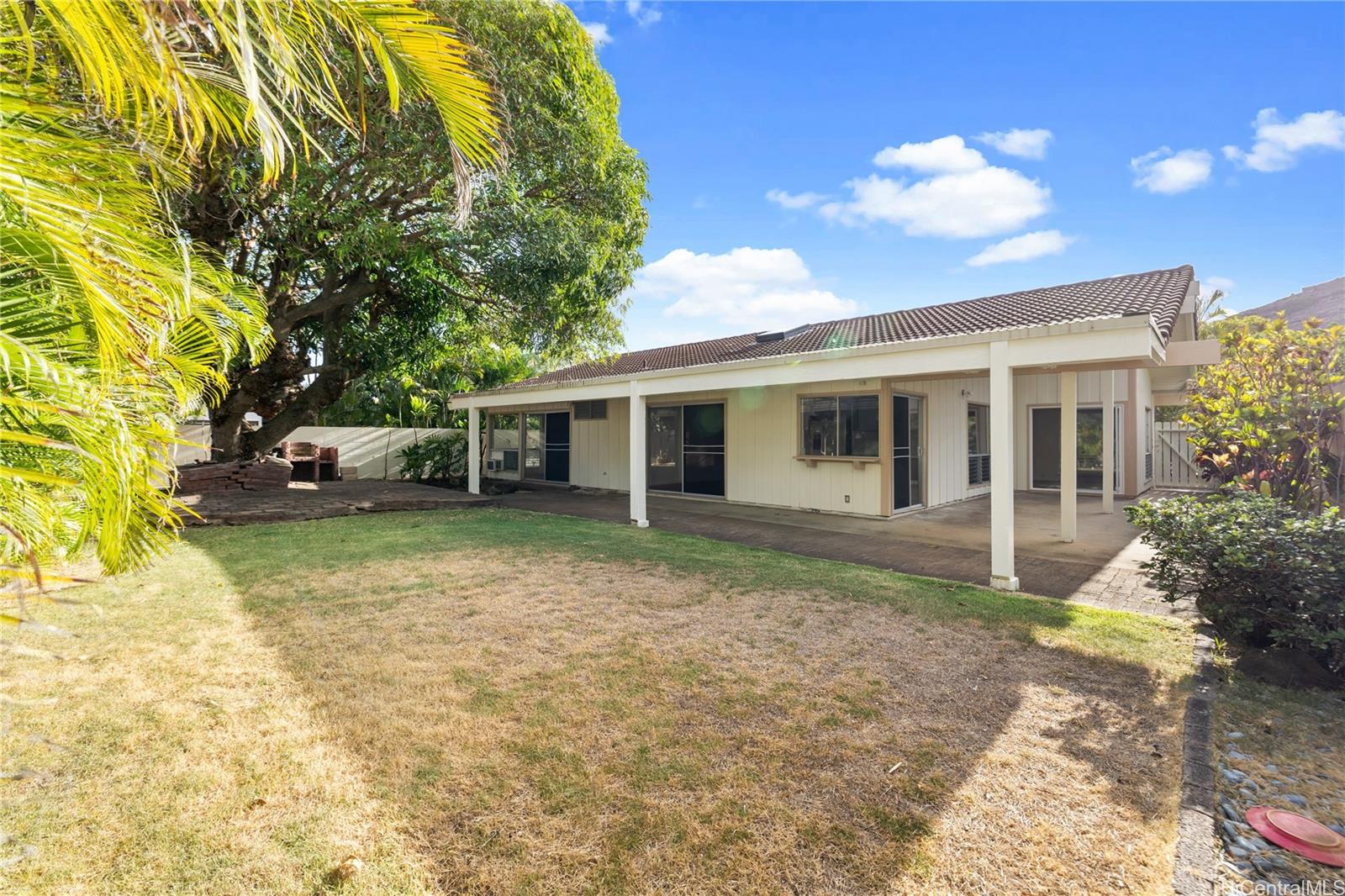 6928  Niumalu Loop Mariners Cove, Hawaii Kai home - photo 10 of 25