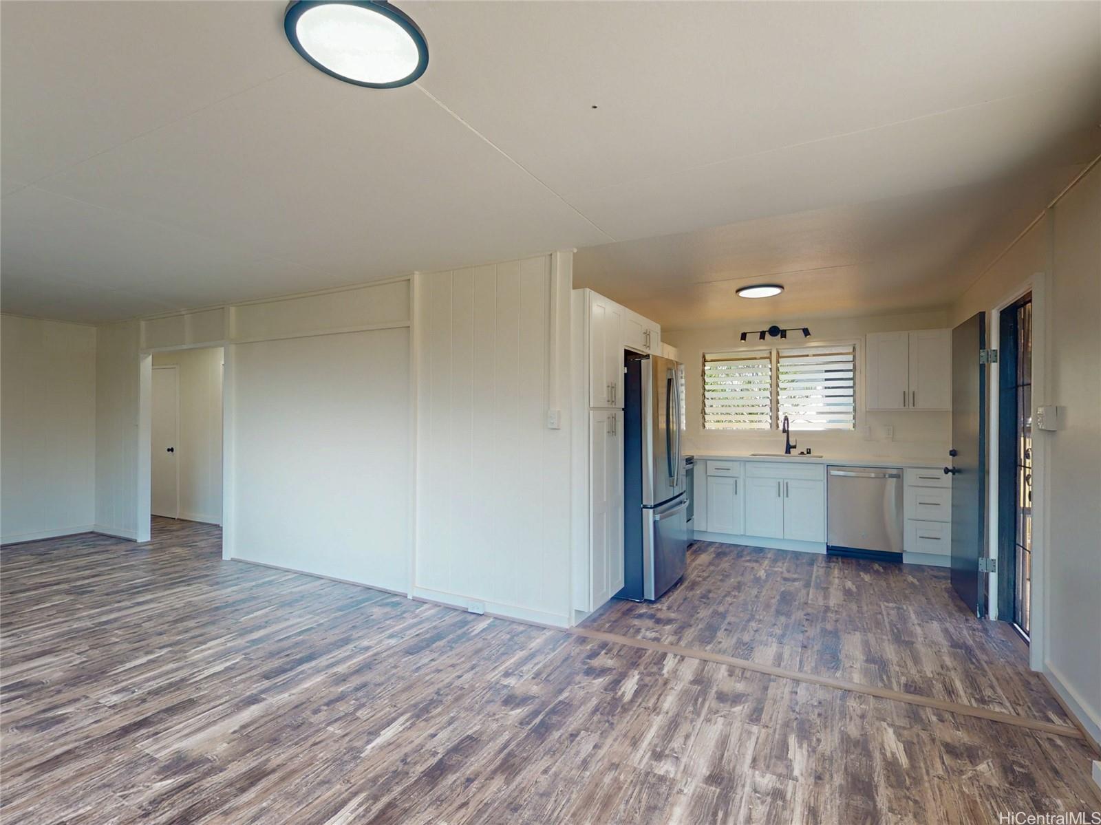 696  Kuakini Street Liliha, Honolulu home - photo 2 of 10