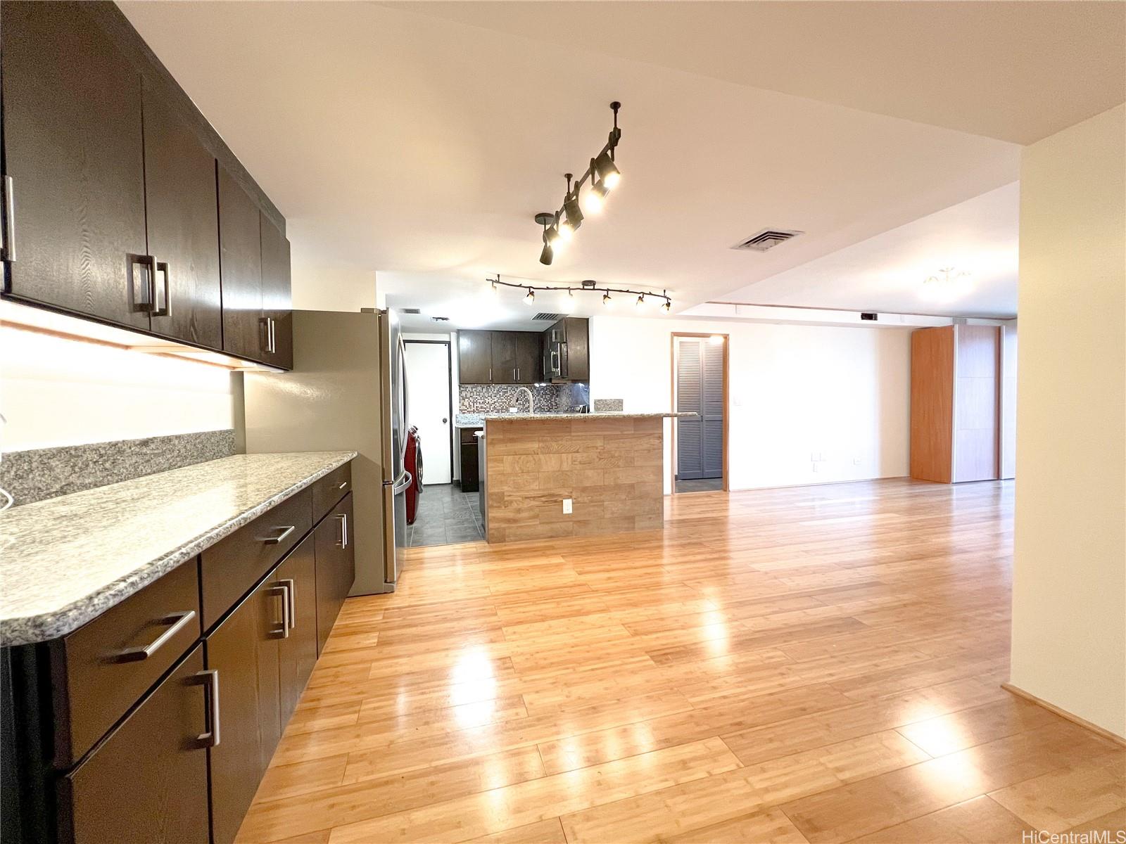 700 Richards Street Honolulu - Rental - photo 2 of 23