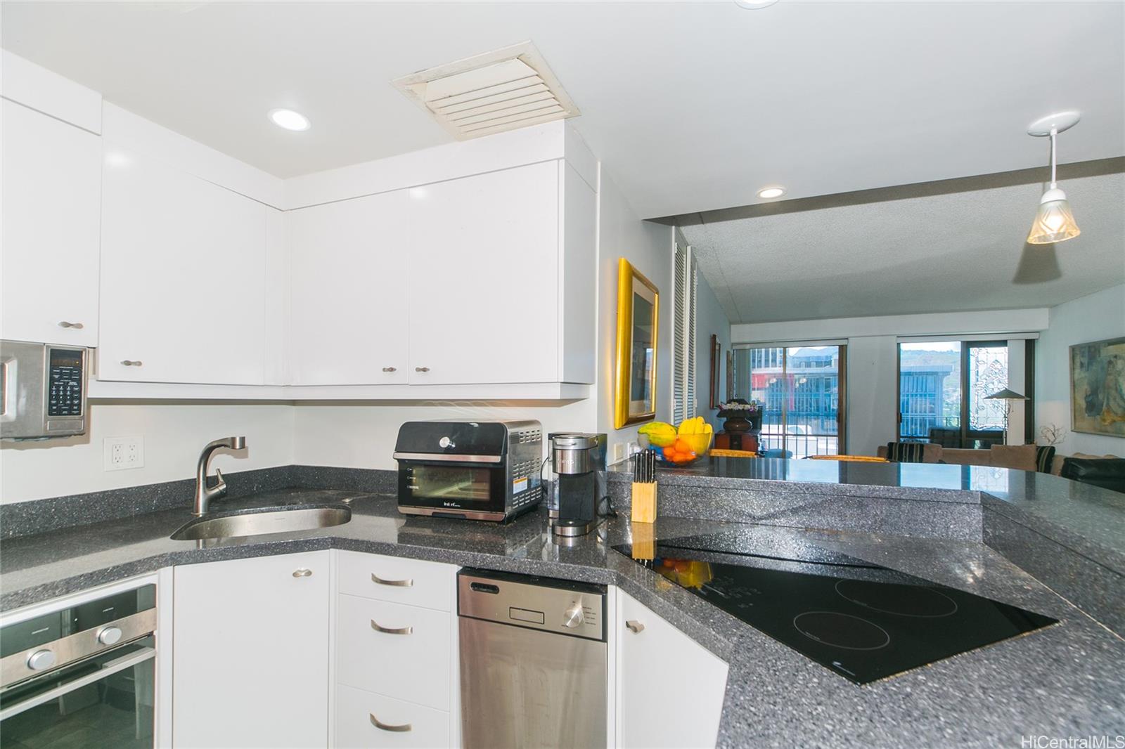 Harbor Square condo # 1105, Honolulu, Hawaii - photo 2 of 25