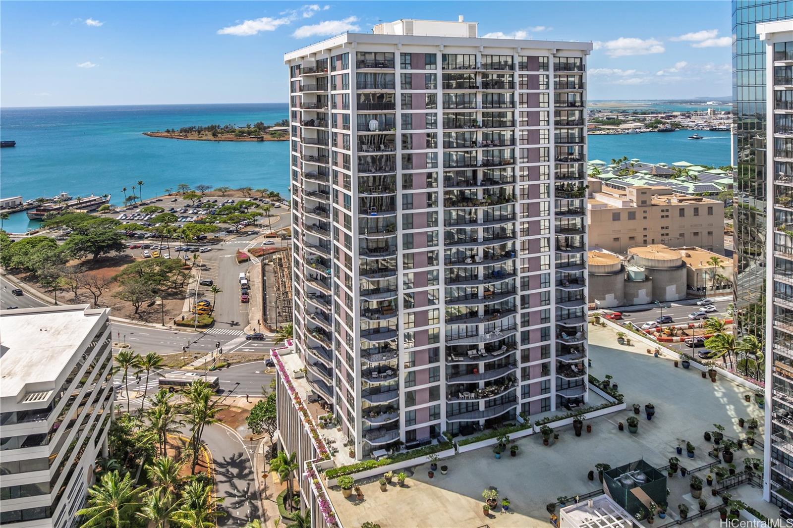 Harbor Square condo # 1704, Honolulu, Hawaii - photo 2 of 25