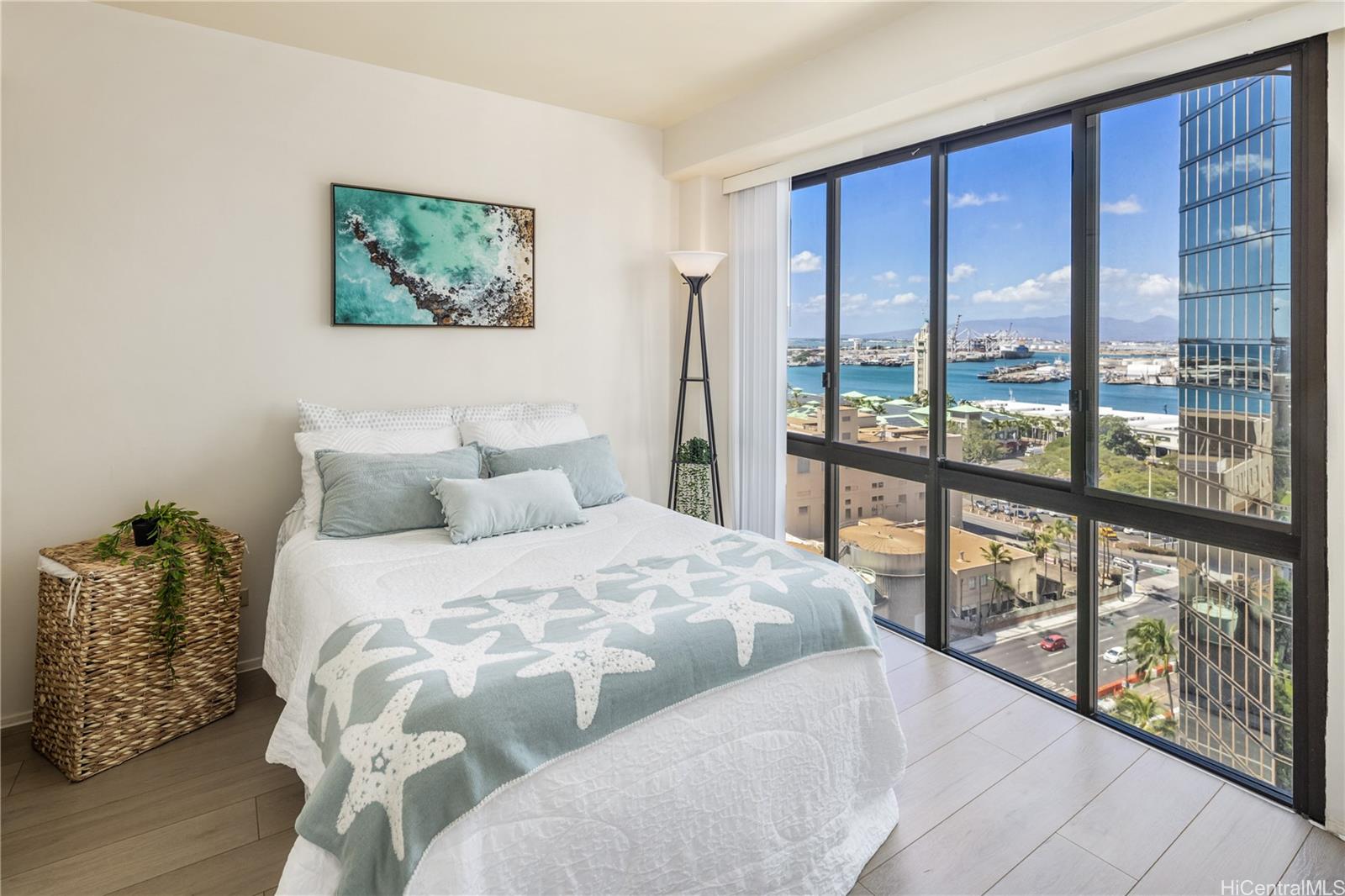 Harbor Square condo # 1704, Honolulu, Hawaii - photo 13 of 25